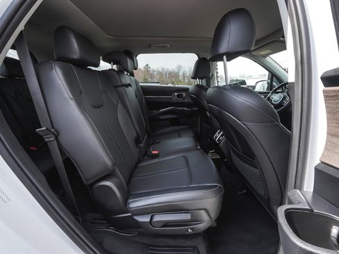 Used 2023 Kia Sorento S w/ Panoramic Sunroof Package AWD/4WD image 39