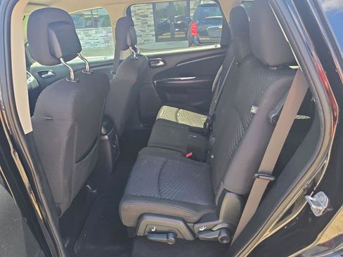 Used 2017 Dodge Journey SE w/ Flexible Seating Group FWD image 9