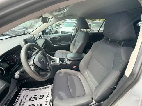 Used 2019 Toyota RAV4 LE image 11