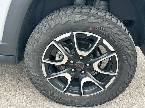 Used 2025 Jeep Compass Trailhawk AWD/4WD image 32