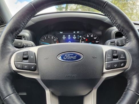 Used 2021 Ford Explorer XLT w/ Equipment Group 202A AWD/4WD image 11