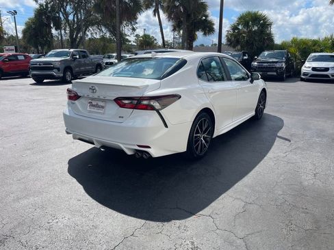 Used 2022 Toyota Camry SE FWD image 5