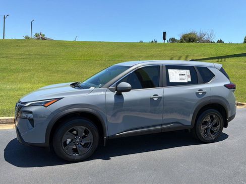 New 2026 Nissan Rogue SV w/ Cold Weather Package FWD image 3