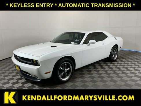 Used 2013 Dodge Challenger SXT RWD image 1