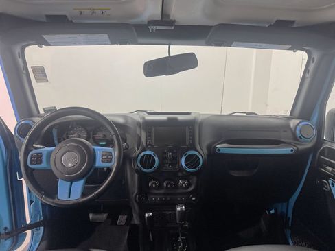 Used 2017 Jeep Wrangler Unlimited Sahara AWD/4WD image 2