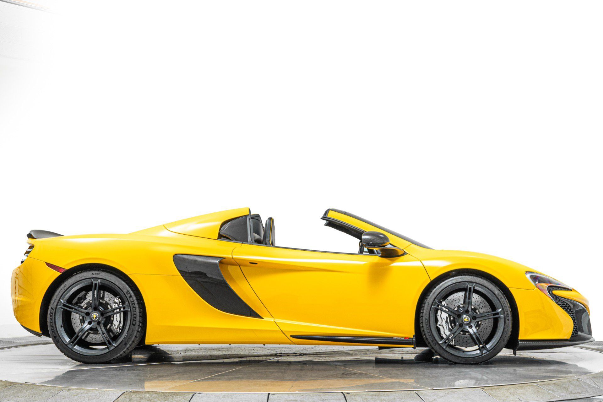 Used 2015 McLaren 650S Spider RWD image 48