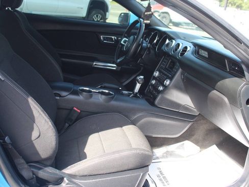 Used 2017 Ford Mustang Coupe RWD image 9