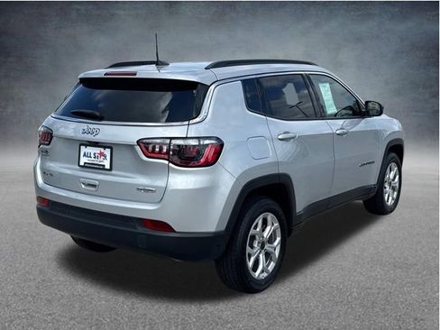 Used 2025 Jeep Compass Latitude AWD/4WD image 10