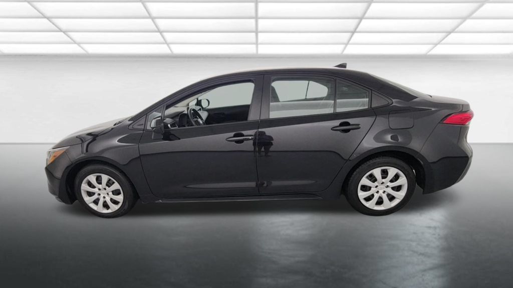 Used 2024 Toyota Corolla LE FWD image 5