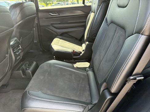 Used 2025 Jeep Grand Cherokee L Laredo AWD/4WD image 13