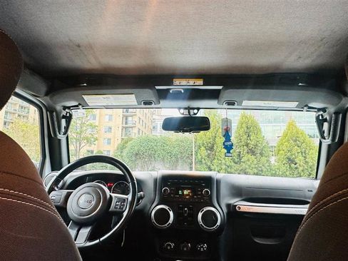 Used 2015 Jeep Wrangler Unlimited Sahara image 17