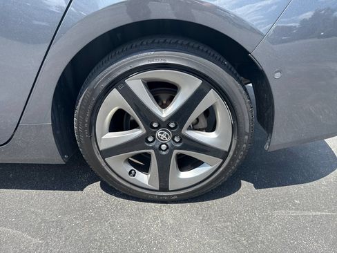 Used 2022 Toyota Prius XLE FWD image 20