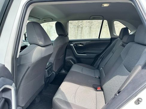 Used 2025 Toyota RAV4 XLE AWD/4WD image 12