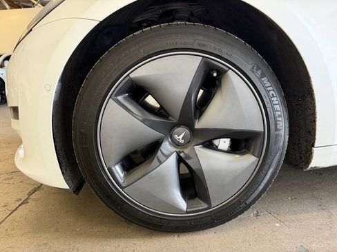 Used 2019 Tesla Model 3 Long Range image 31