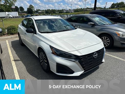 Used 2025 Nissan Altima 2.5 SV FWD image 3