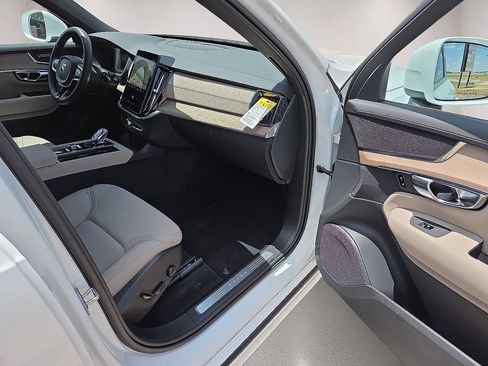 New 2026 Volvo XC90 B5 Core AWD/4WD image 12