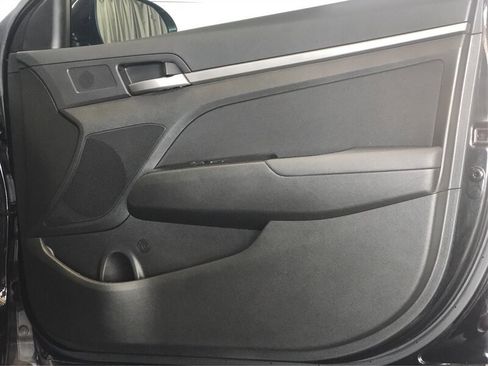 Used 2018 Hyundai Elantra SEL FWD image 17