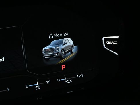Used 2024 GMC Yukon Denali RWD image 35