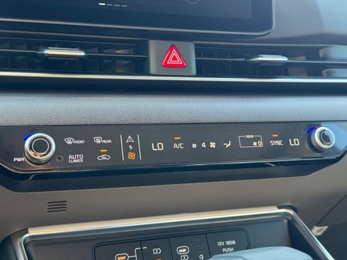 New 2026 Kia Carnival EX FWD image 23