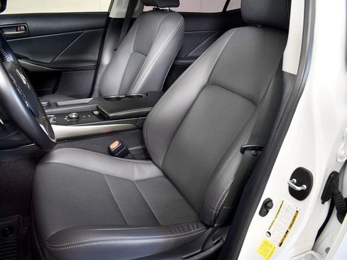 Used 2020 Lexus IS 300 image 23