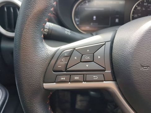 Used 2022 Nissan Versa SR w/ Convenience Package image 30