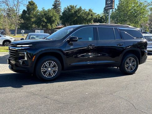 Used 2024 Chevrolet Traverse LT w/ Trailering Package FWD image 9