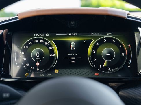 Used 2025 Aston Martin V8 Vantage Coupe image 15