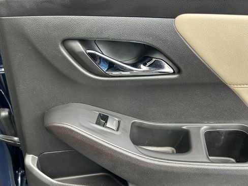 Used 2022 Chevrolet Traverse LS image 13