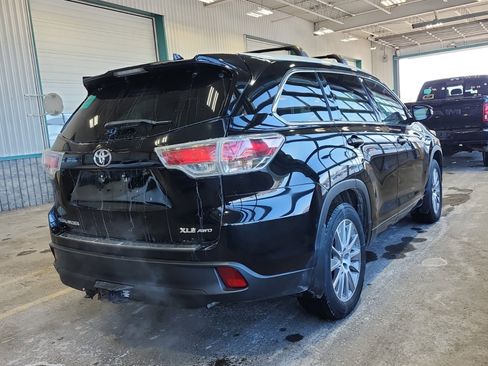 Used 2016 Toyota Highlander XLE image 3
