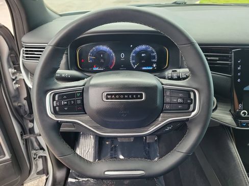 Used 2024 Jeep Wagoneer L Series II RWD image 22