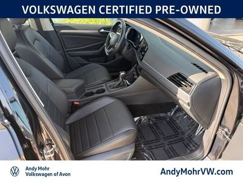 Used 2024 Volkswagen Jetta SE FWD image 16