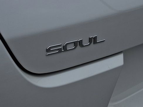 Used 2025 Kia Soul LX image 30