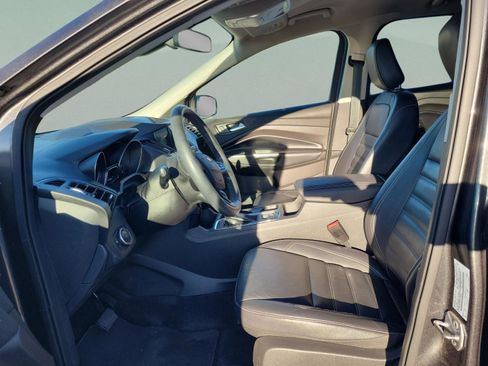 Used 2019 Ford Escape Titanium image 9