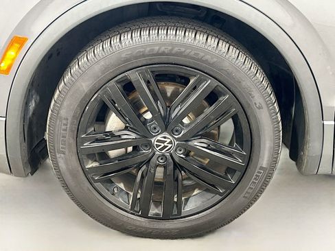 Used 2022 Volkswagen Tiguan SE R-Line FWD image 30