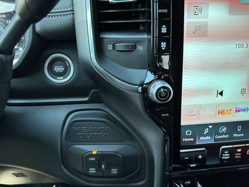 New 2026 RAM 2500 Laramie AWD/4WD image 28