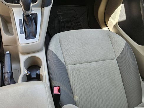 Used 2013 Ford Focus SE FWD image 8