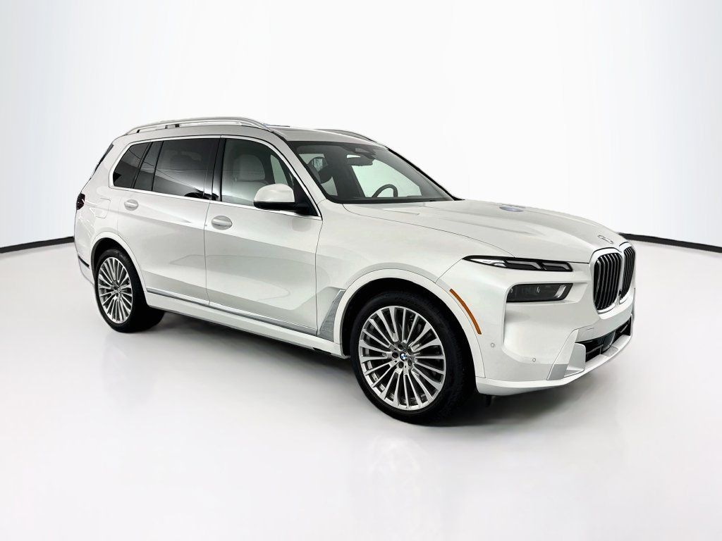 Used 2024 BMW X7 xDrive40i w/ Premium Package AWD/4WD image 3