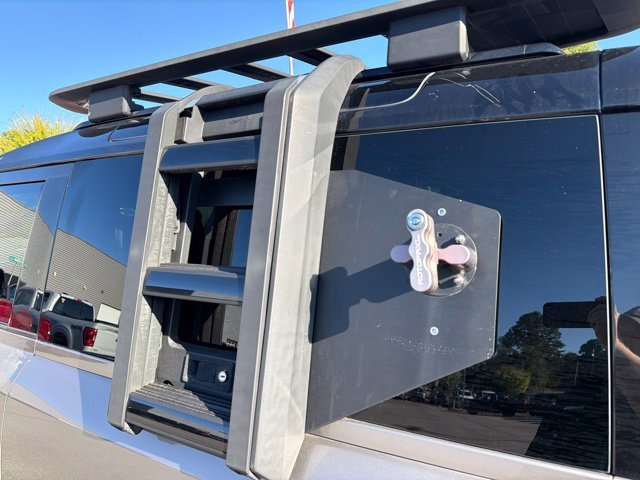 Used 2023 Land Rover Defender 90 V8 AWD/4WD image 7