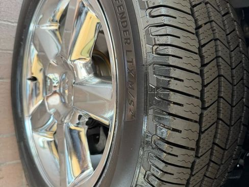 Used 2013 Chevrolet Suburban LTZ image 12