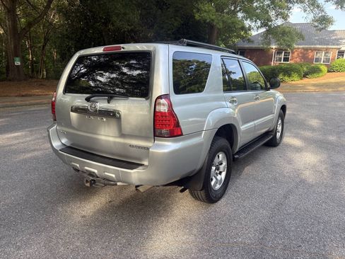 Used 2007 Toyota 4Runner SR5 RWD image 4