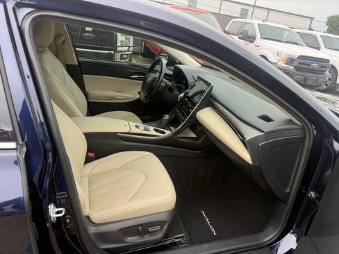 Used 2021 Toyota Avalon XLE FWD image 10