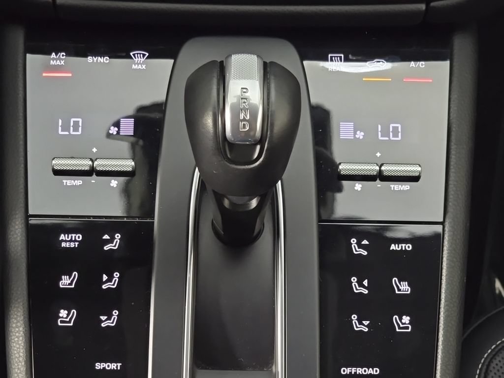 Certified 2023 Porsche Macan S AWD/4WD image 23