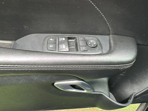 Used 2015 Dodge Challenger R/T Plus RWD image 27