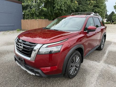 Used 2024 Nissan Pathfinder SL w/ SL Premium Package FWD image 1