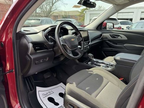 Used 2021 Chevrolet Traverse LT image 13