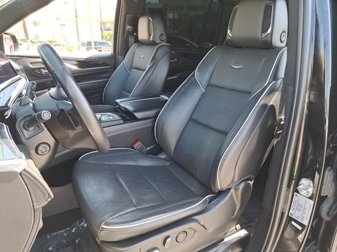 Used 2023 Cadillac Escalade ESV Sport AWD/4WD image 17