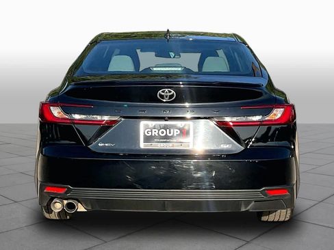 Used 2025 Toyota Camry SE FWD image 5
