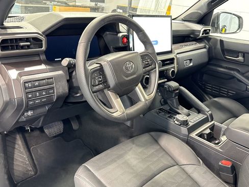 Used 2024 Toyota Tacoma TRD Off-Road w/ TRD Off Road Premium Package AWD/4WD image 5