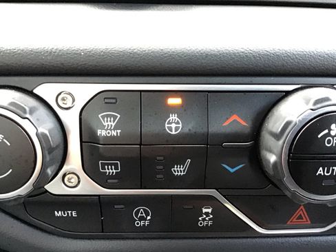 Used 2024 Jeep Gladiator Mojave AWD/4WD image 23