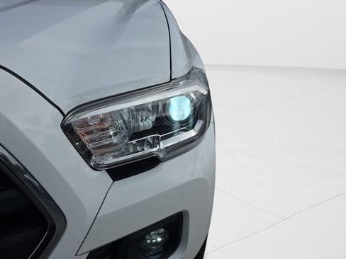 Used 2016 Toyota Tacoma SR5 image 17